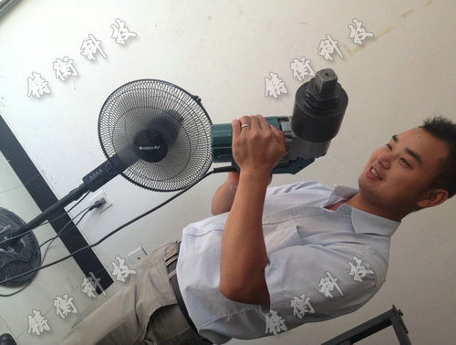 電動(dòng)扭力扳手圖片